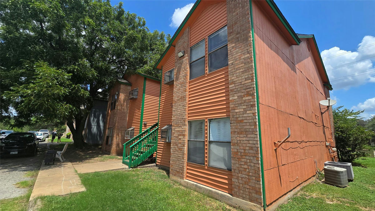 2419 W Slaughter Ln — photo 4