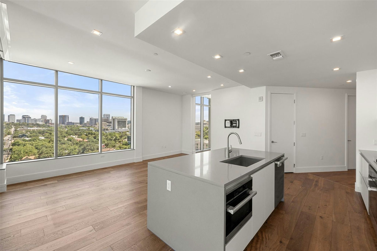 501 West Ave #1304 — exterior