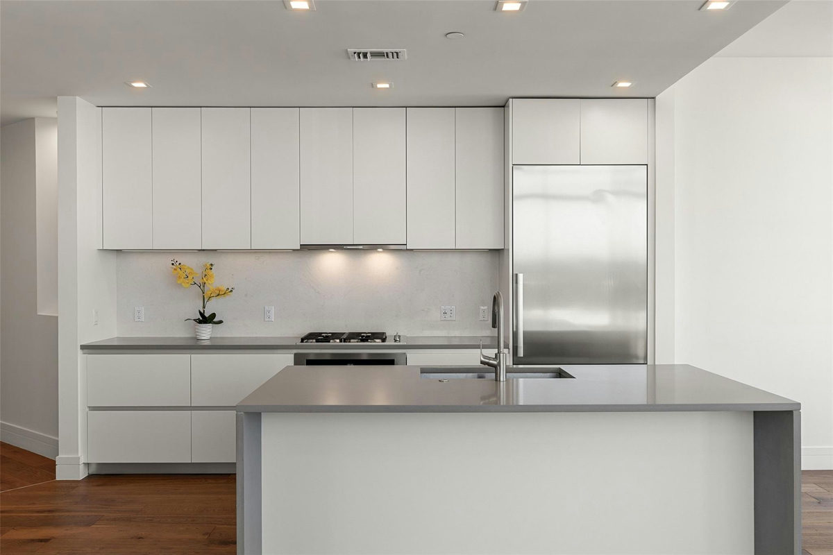501 West Ave #1304 — exterior