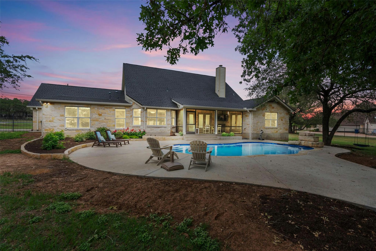 208 Neal Dr — exterior