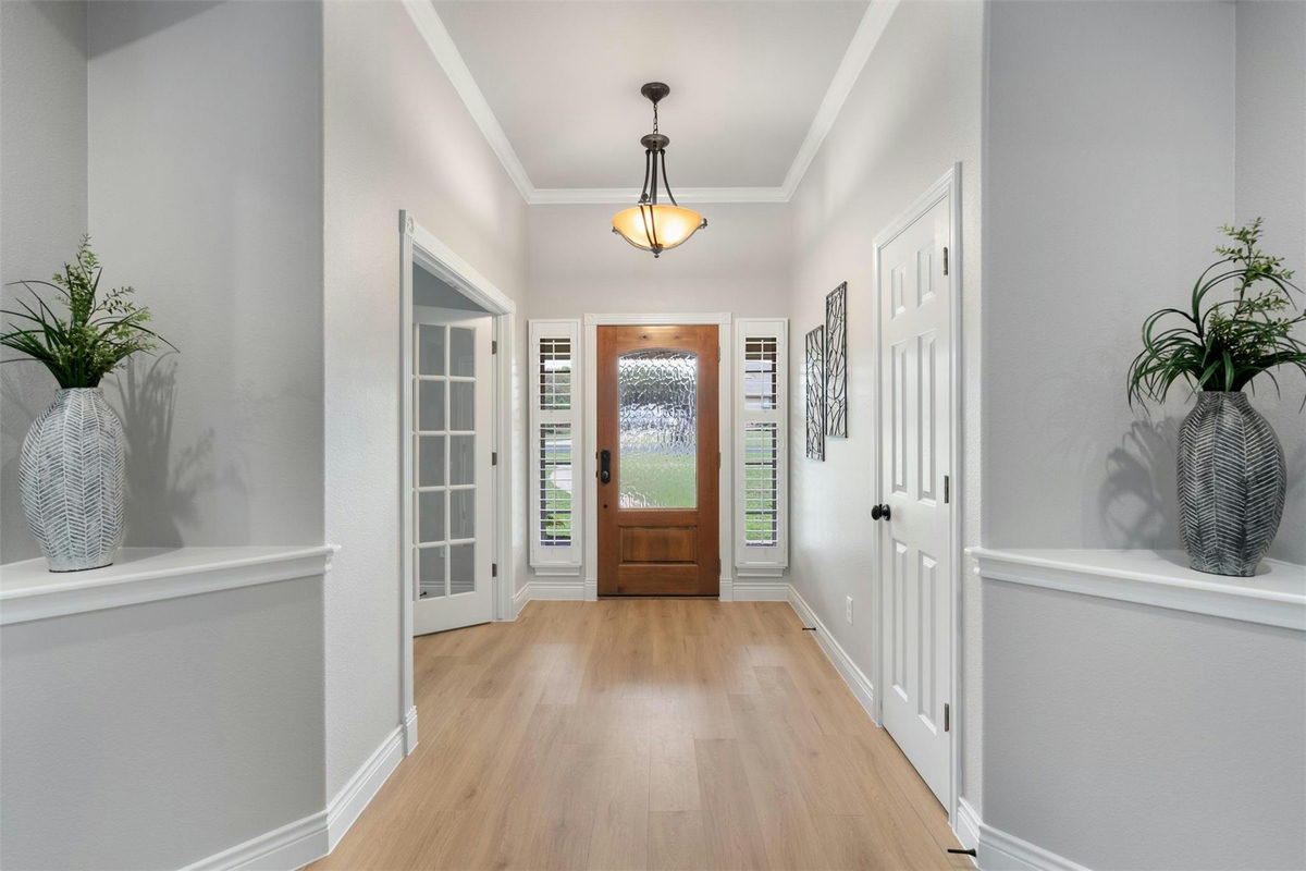 208 Neal Dr — photo 4