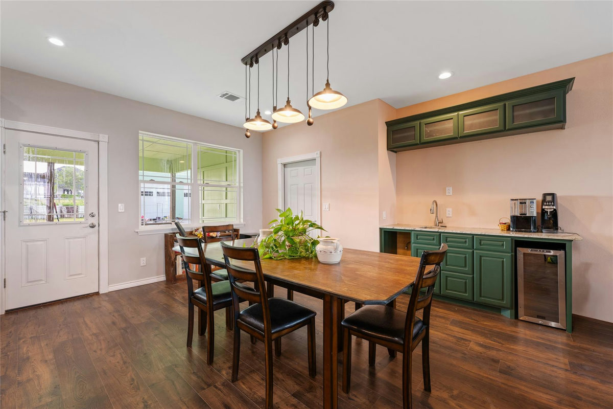459 E Ridge Ln — photo 4