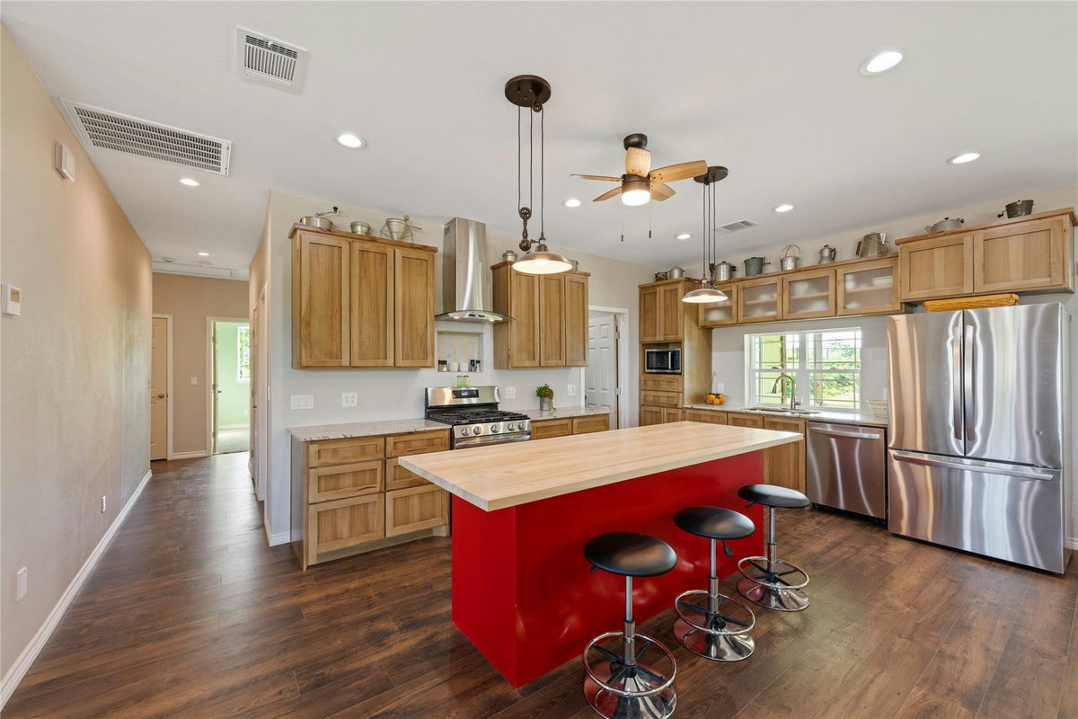 459 E Ridge Ln — photo 2