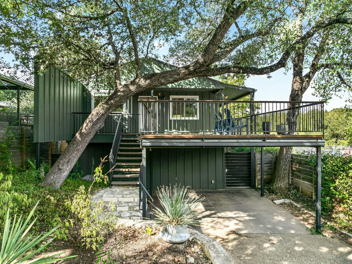 1800 W 10th St — exterior
