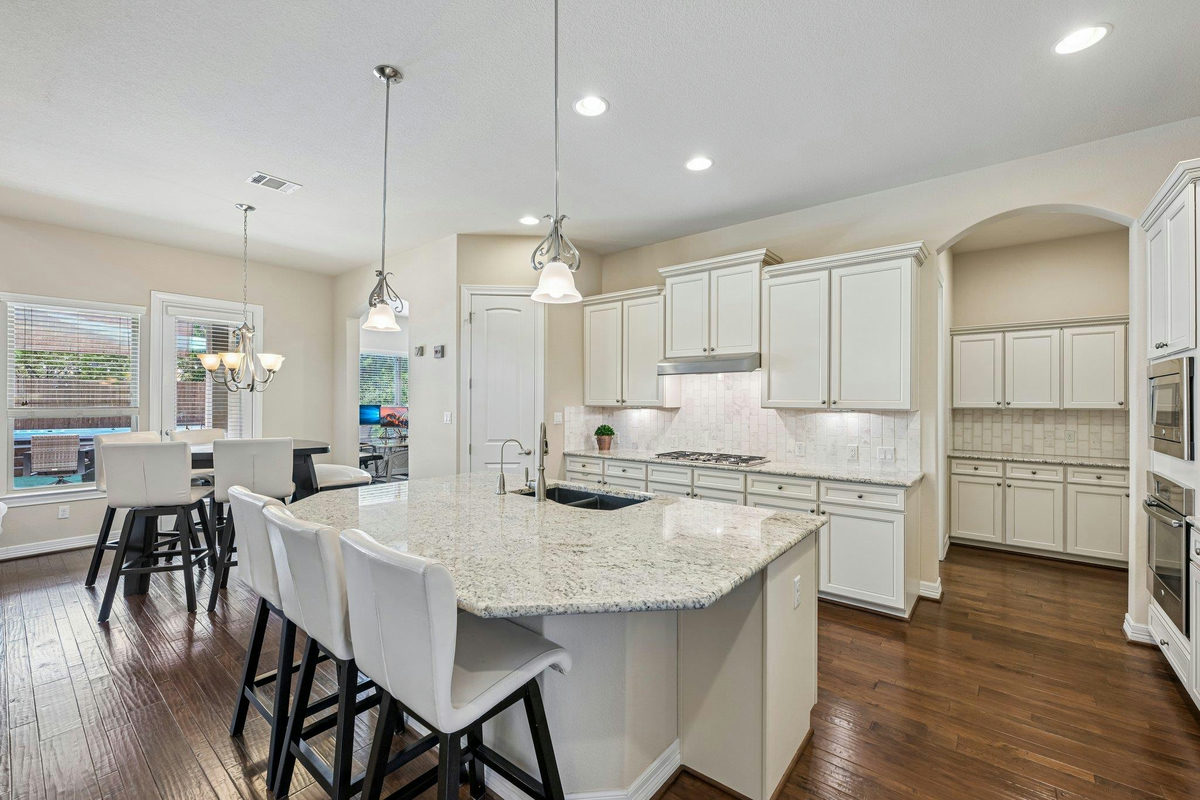 213 Lake Como Dr — photo 3