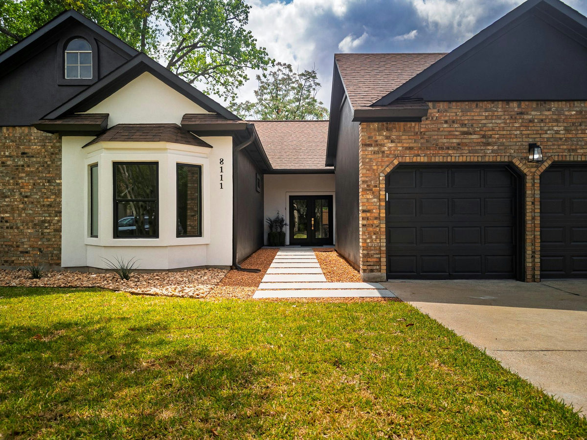 8111 Elkhorn Mountain Trl — exterior