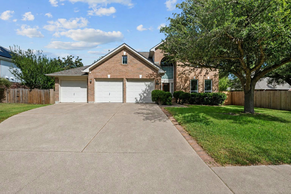 10808 Beachmont Ln — exterior