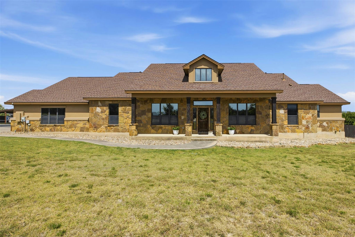 116 Sarahs Ln — exterior