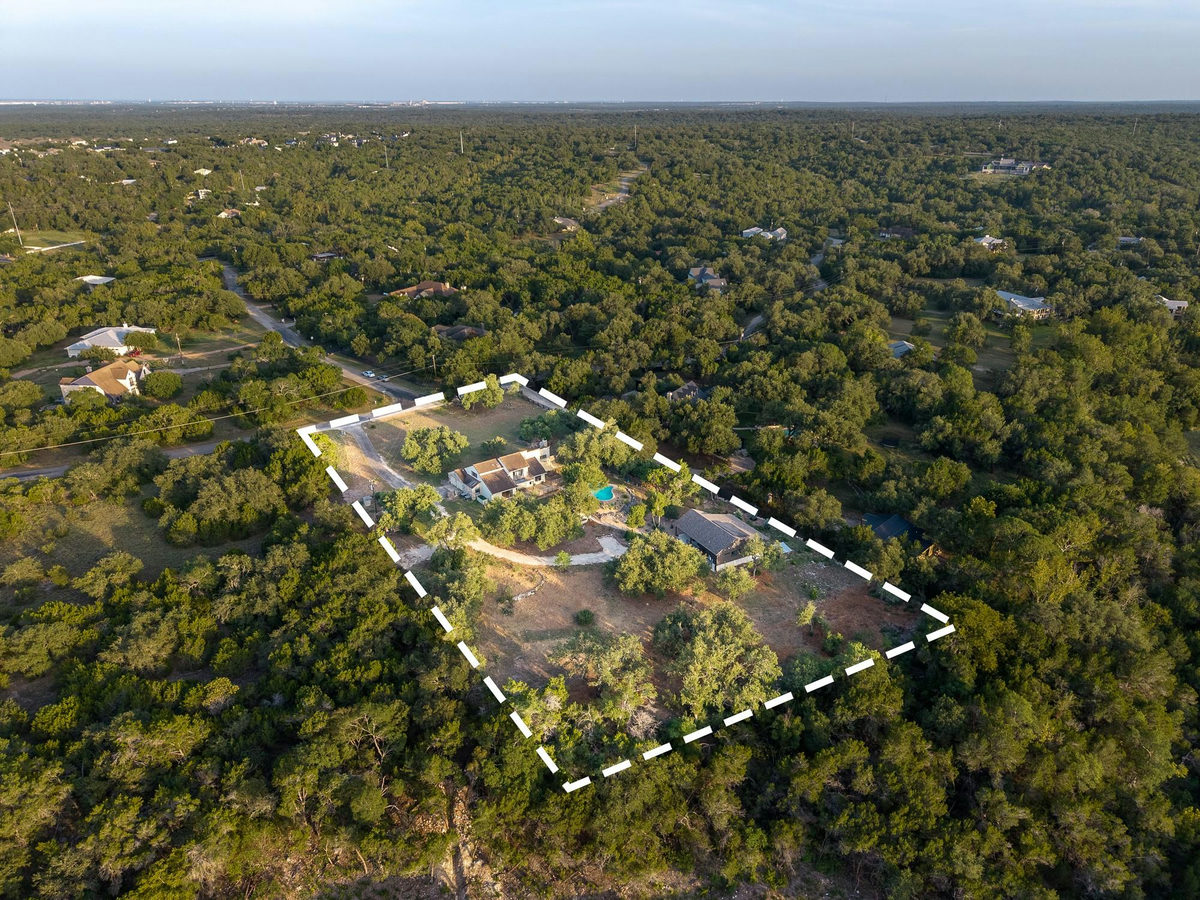 14900 Crosscreek Dr — exterior