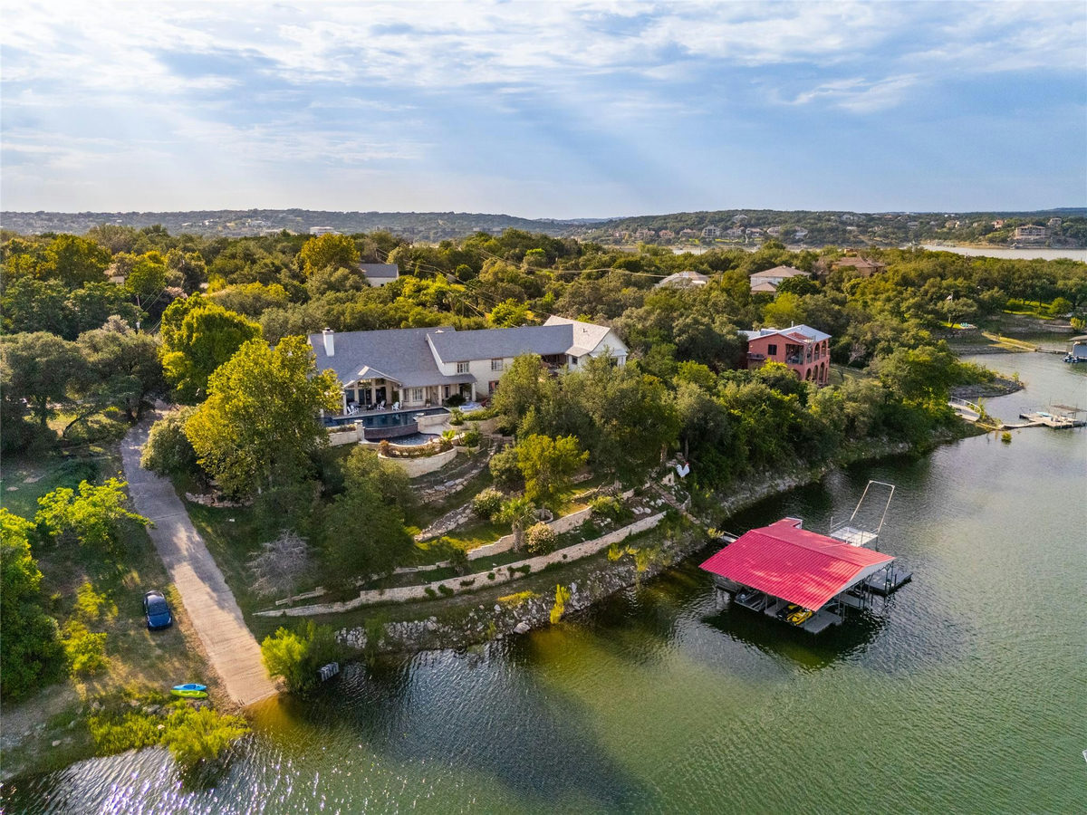 805 Brooks Hollow Rd — exterior