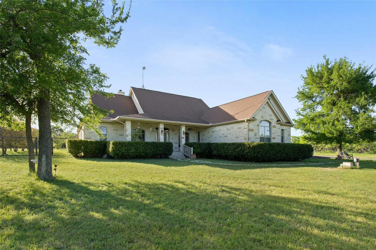 3060 Fm 1704 — exterior