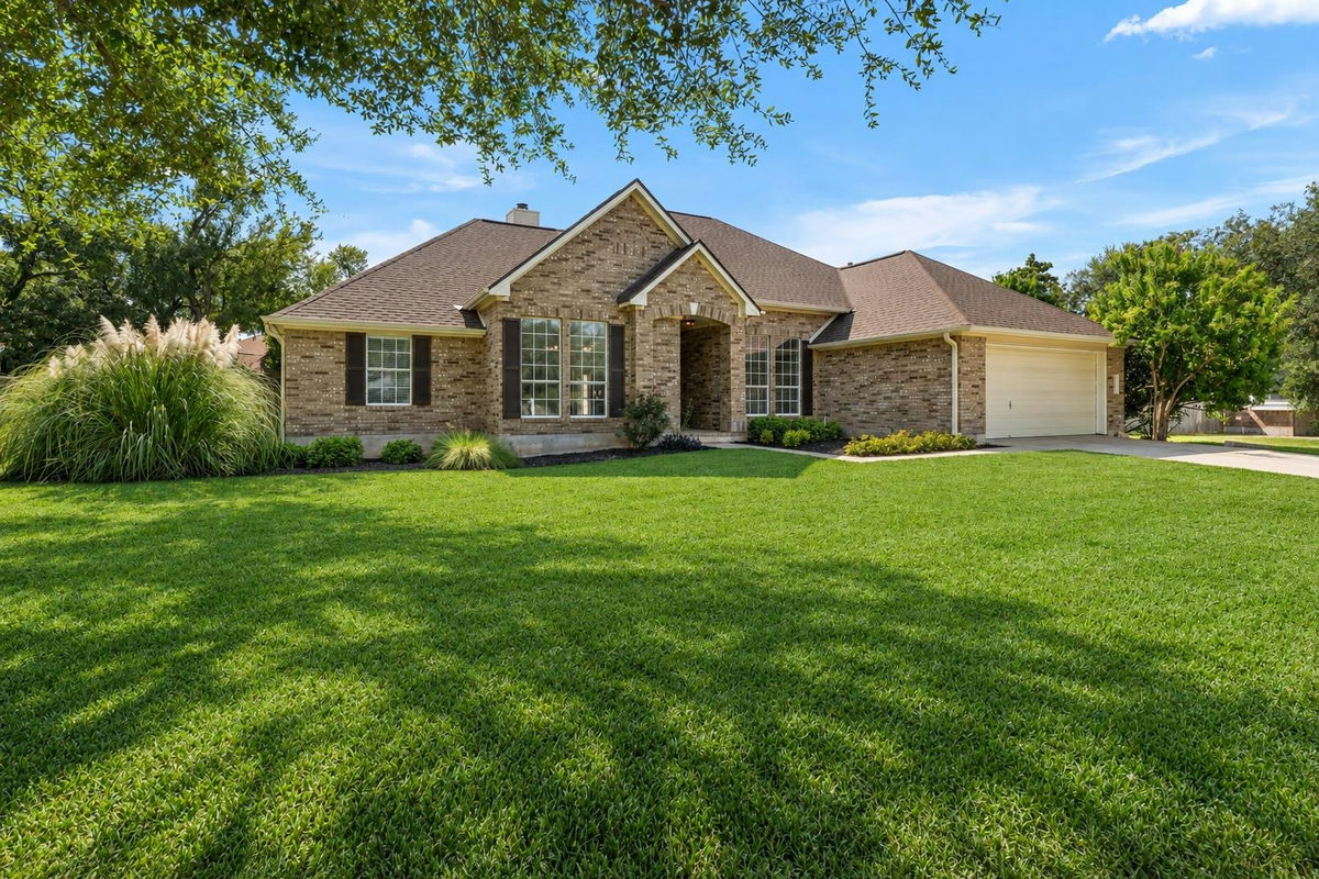 819 Blue Spring Cir — exterior