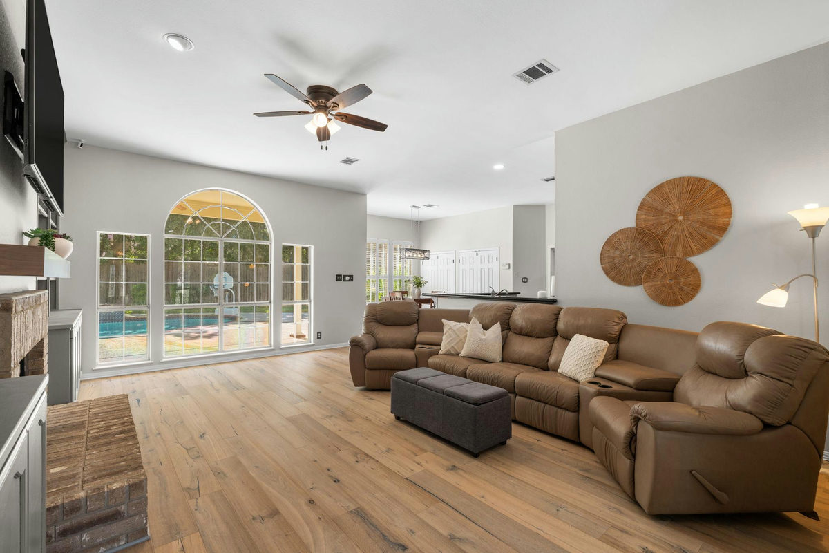 819 Blue Spring Cir — photo 3
