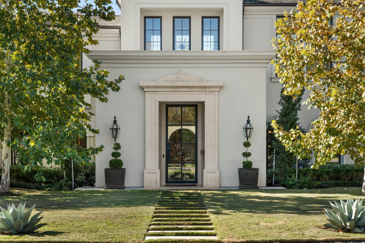 2703 Greenlee Dr — exterior
