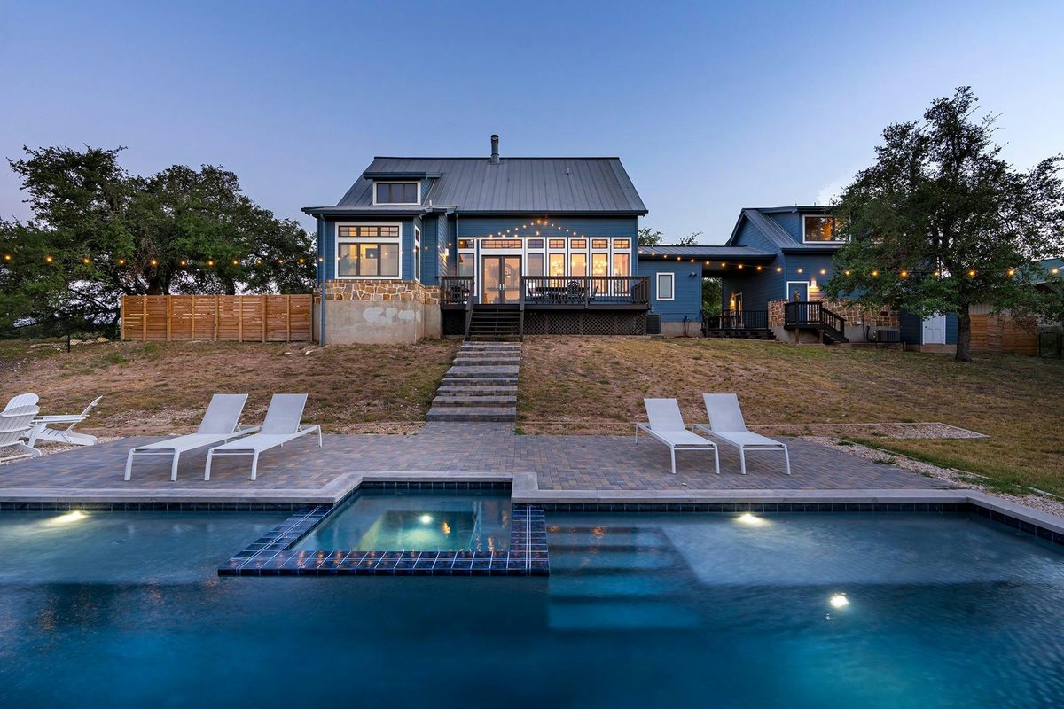 10512 Lake Park Dr — exterior