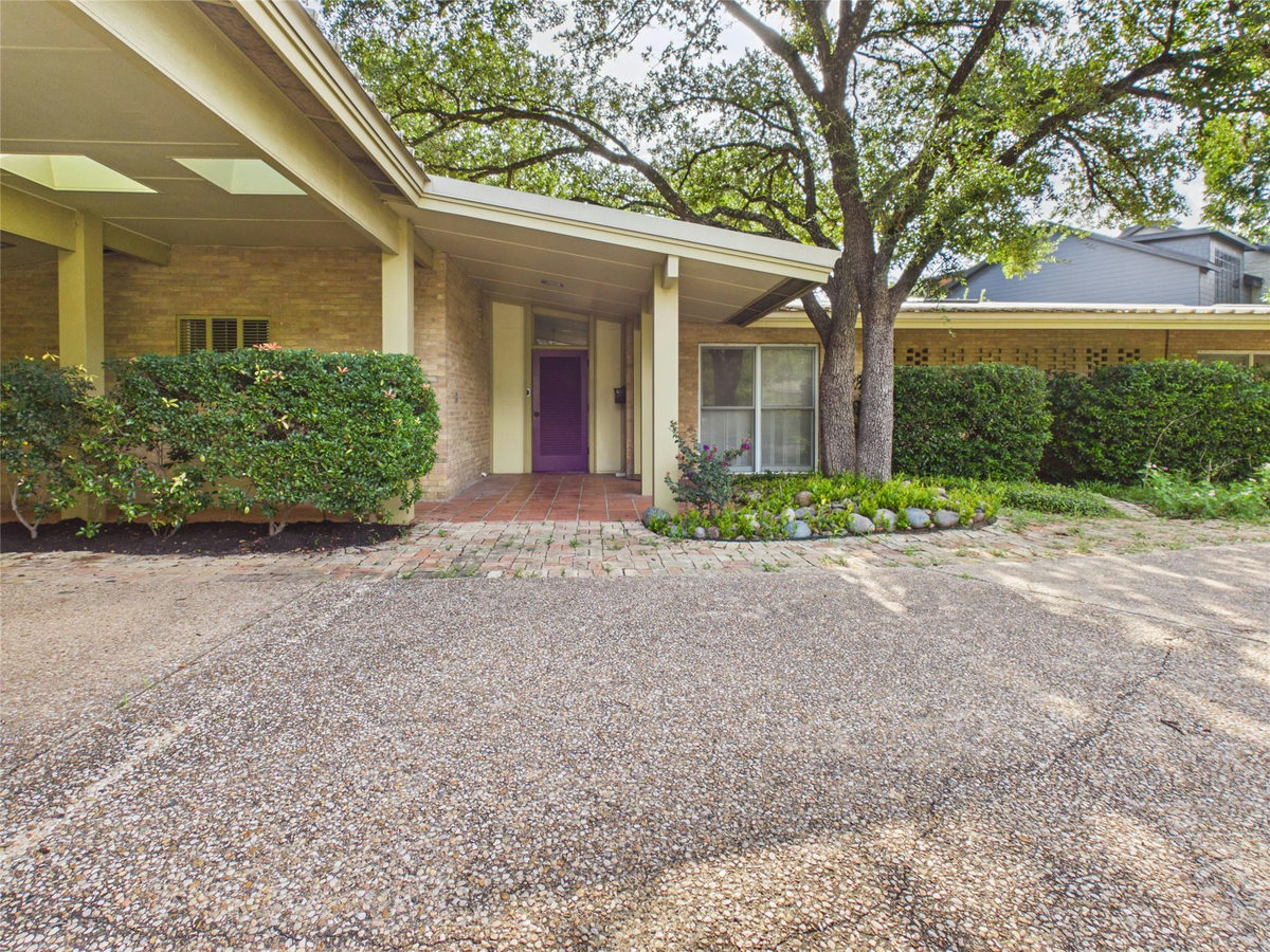 1202 Belmont Pkwy — exterior