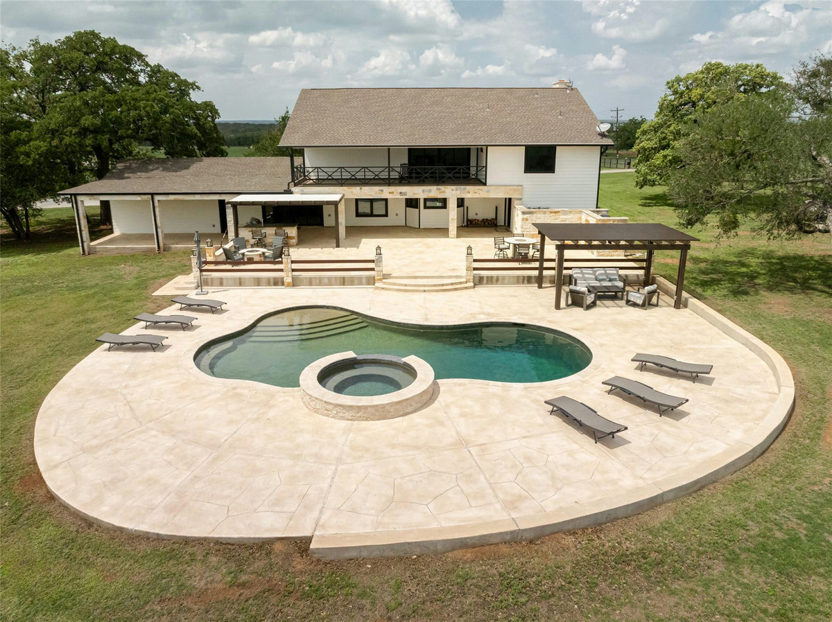 191 N Cedar Creek Dr — photo 2