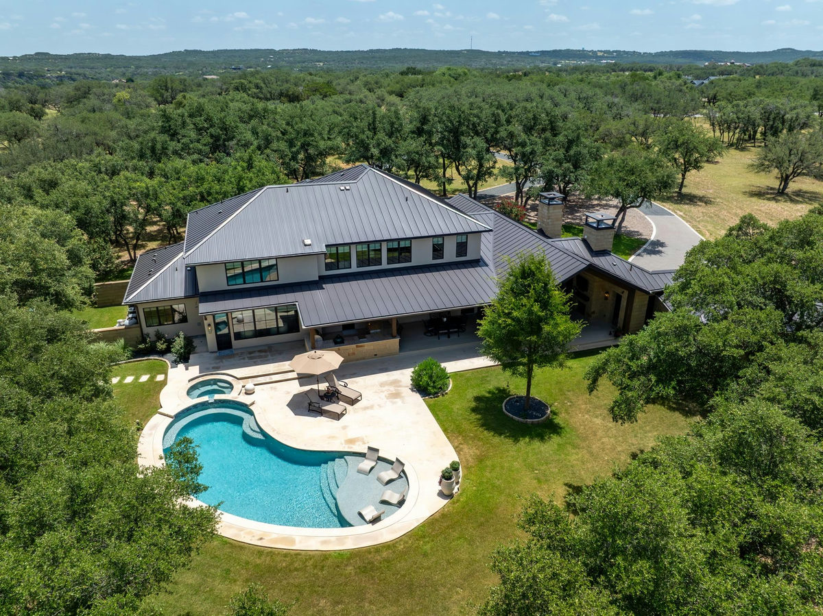 900 Rivercliff Dr — exterior