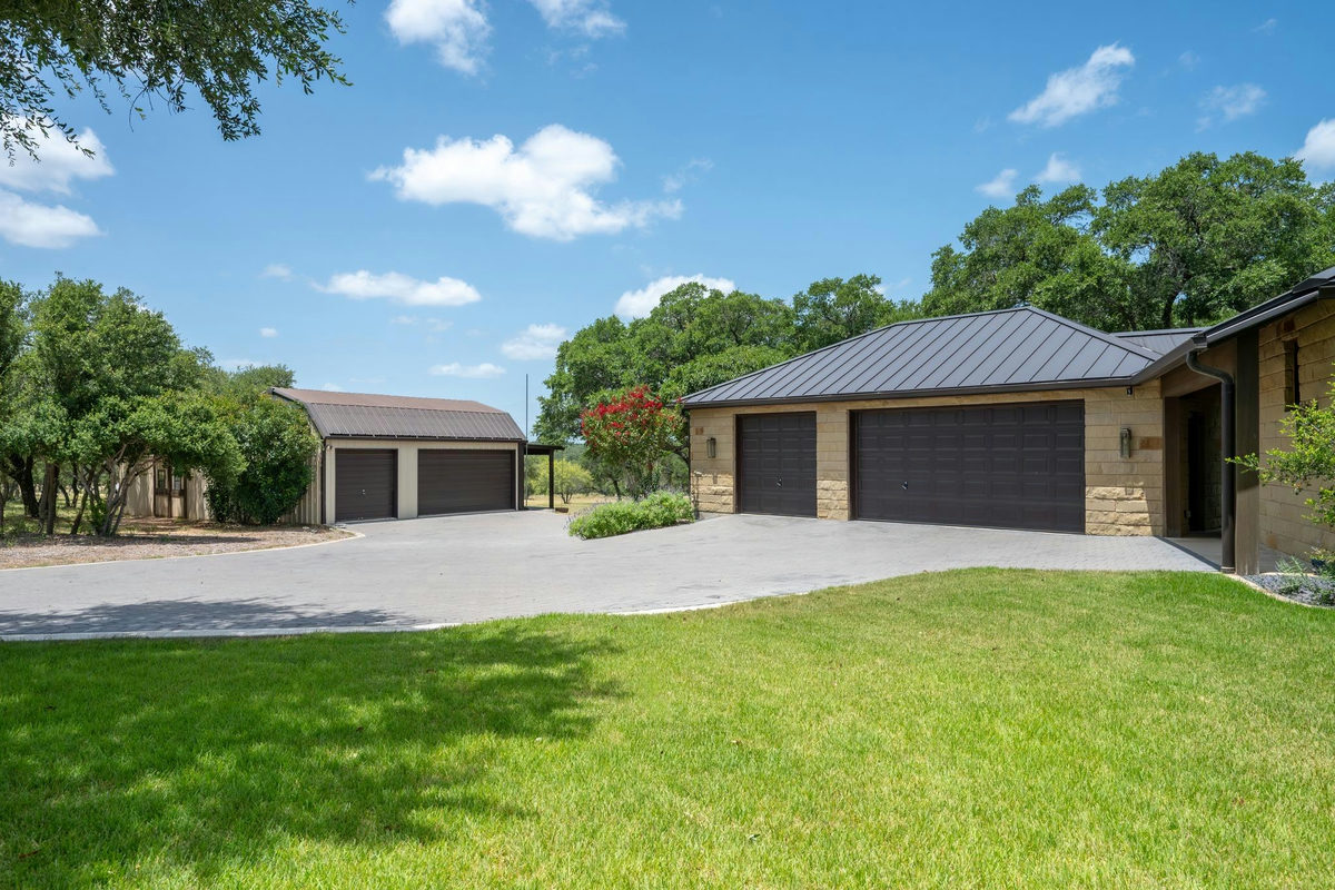 900 Rivercliff Dr — photo 3