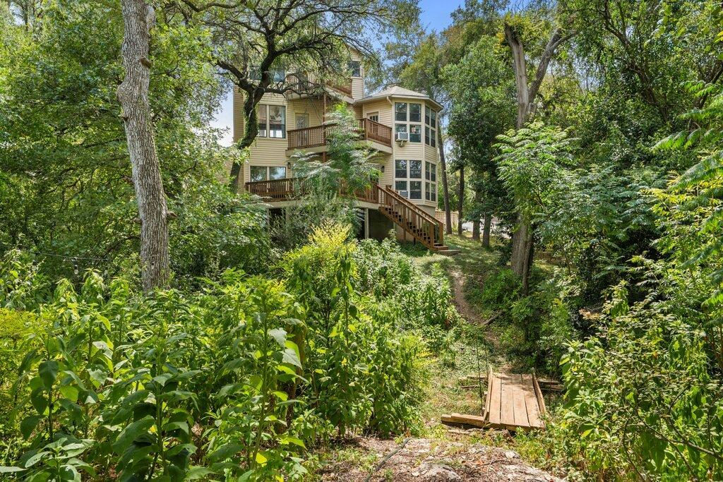 501 Westbrook Dr — exterior