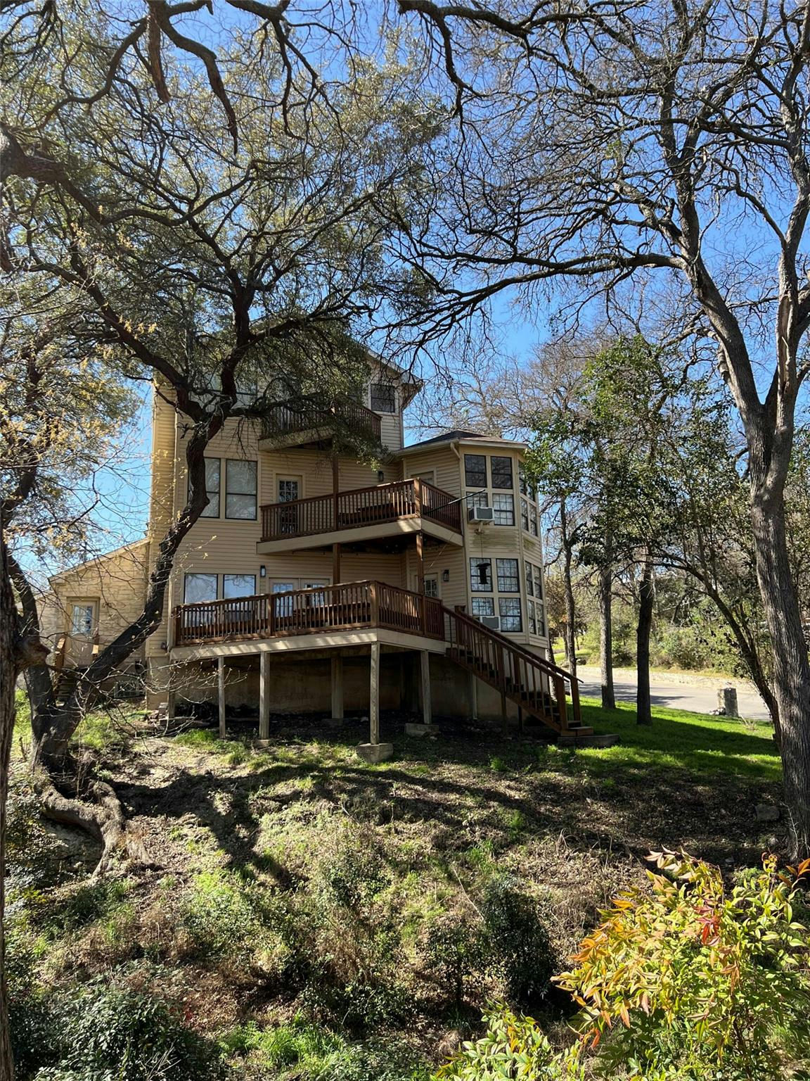 501 Westbrook Dr — exterior