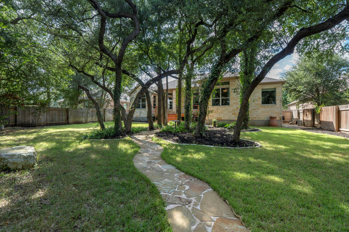 111 Raindance Cv — exterior