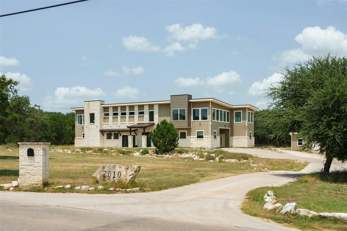 2010 Hoffmann Ln — exterior