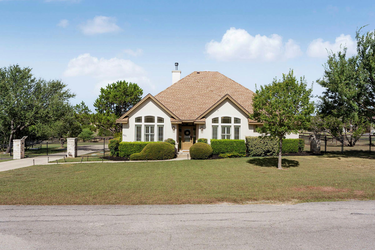 691 Broken Lance Dr — exterior