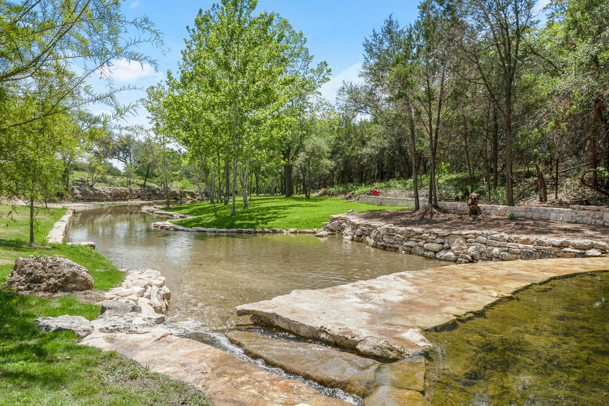 5115 Twin Acres Dr — exterior