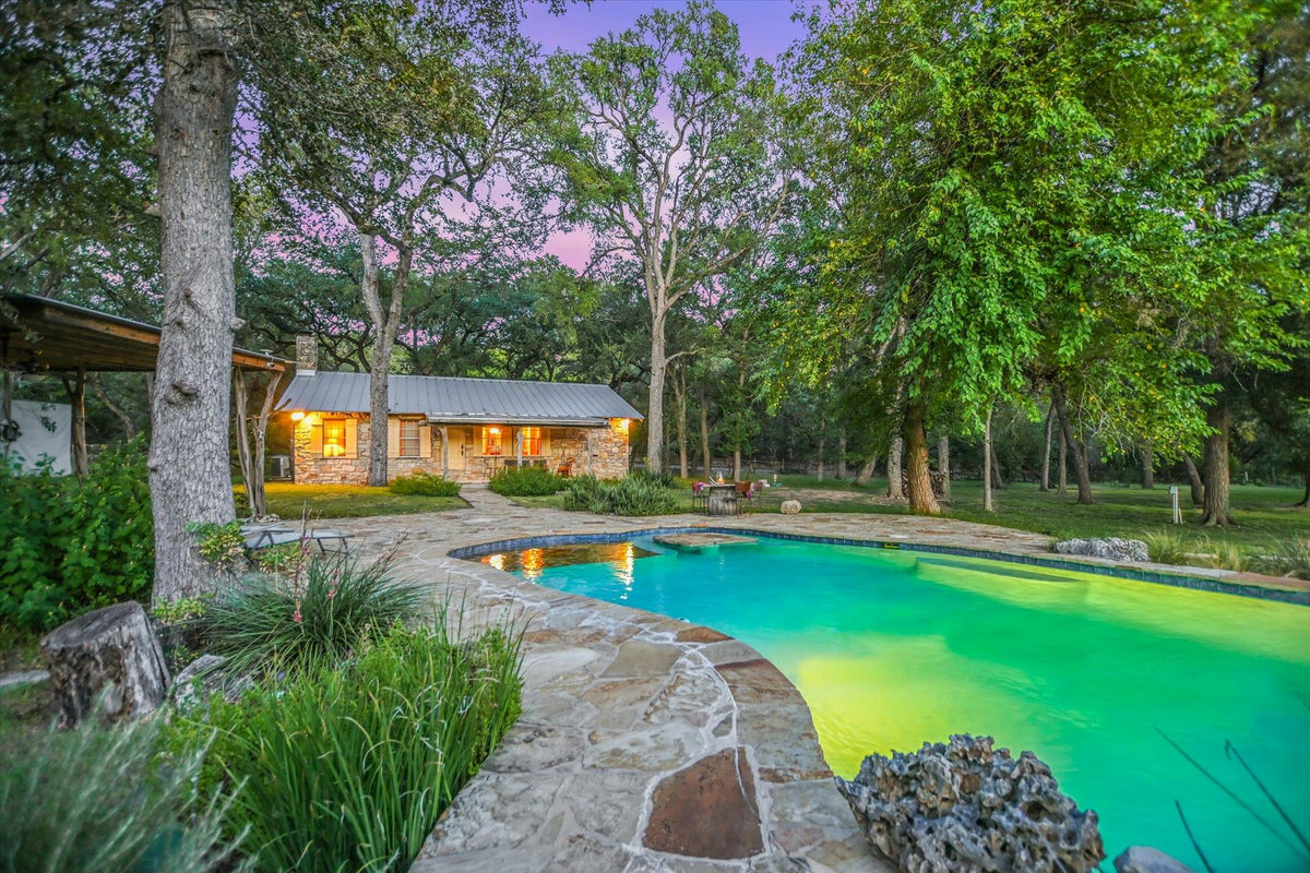 300 DEER LAKE ESTATES — exterior