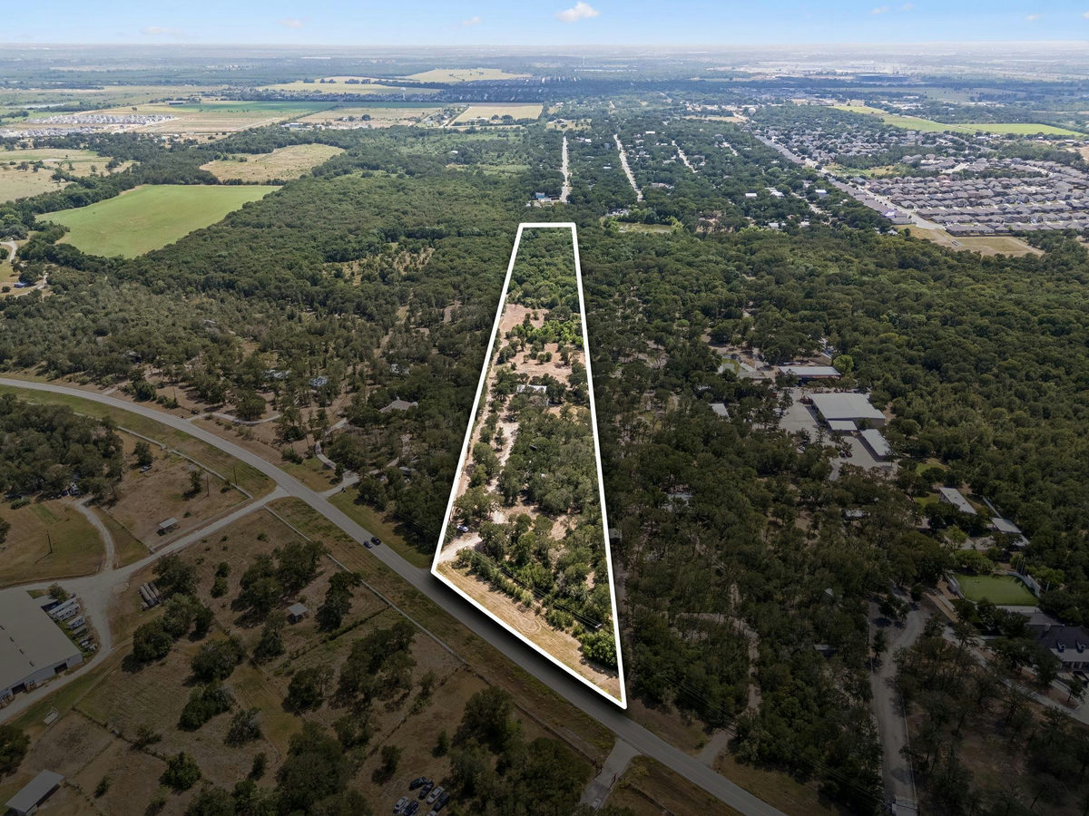 16001 Decker Lake Rd — exterior