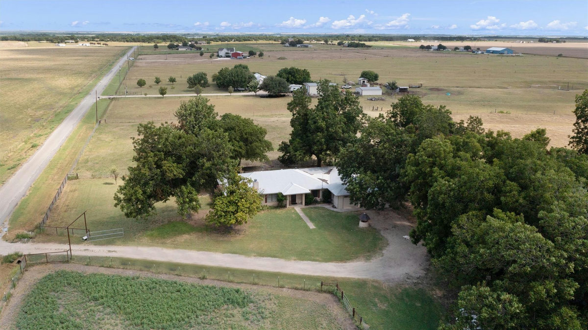 451 County Road 416 — exterior
