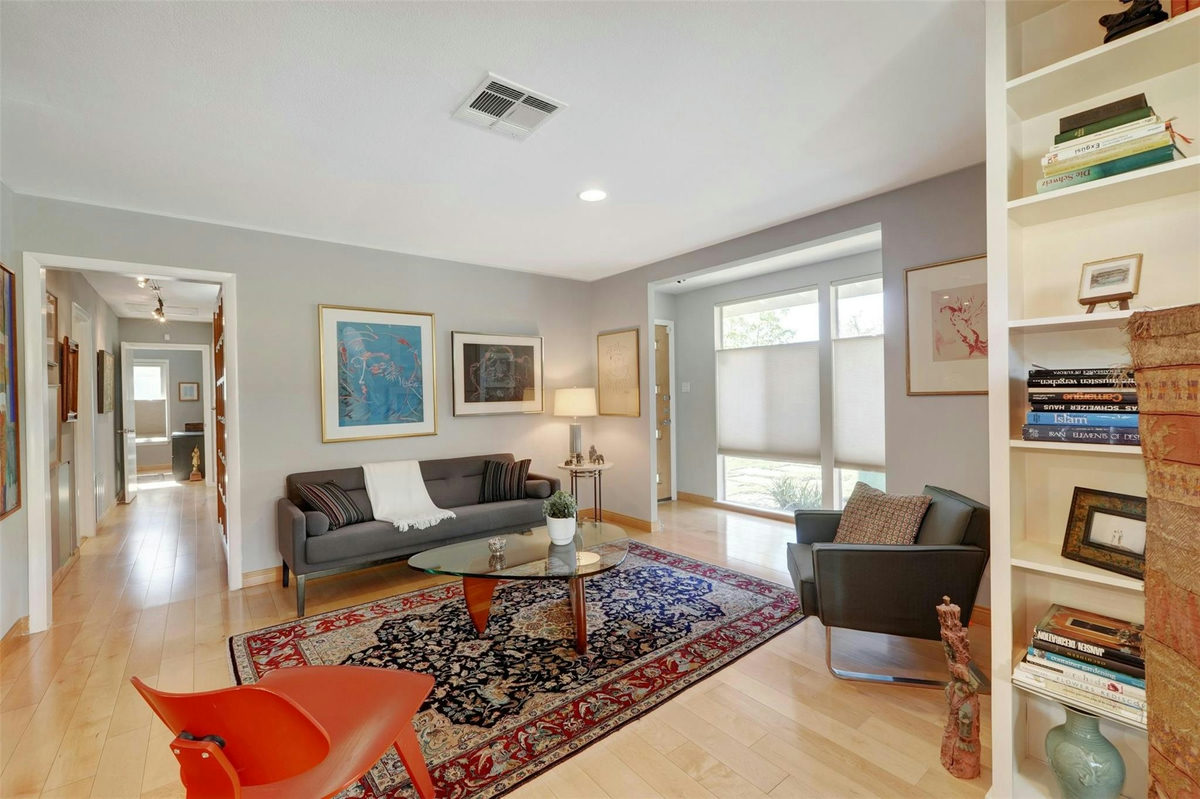 1302 Berkshire Dr — photo 4