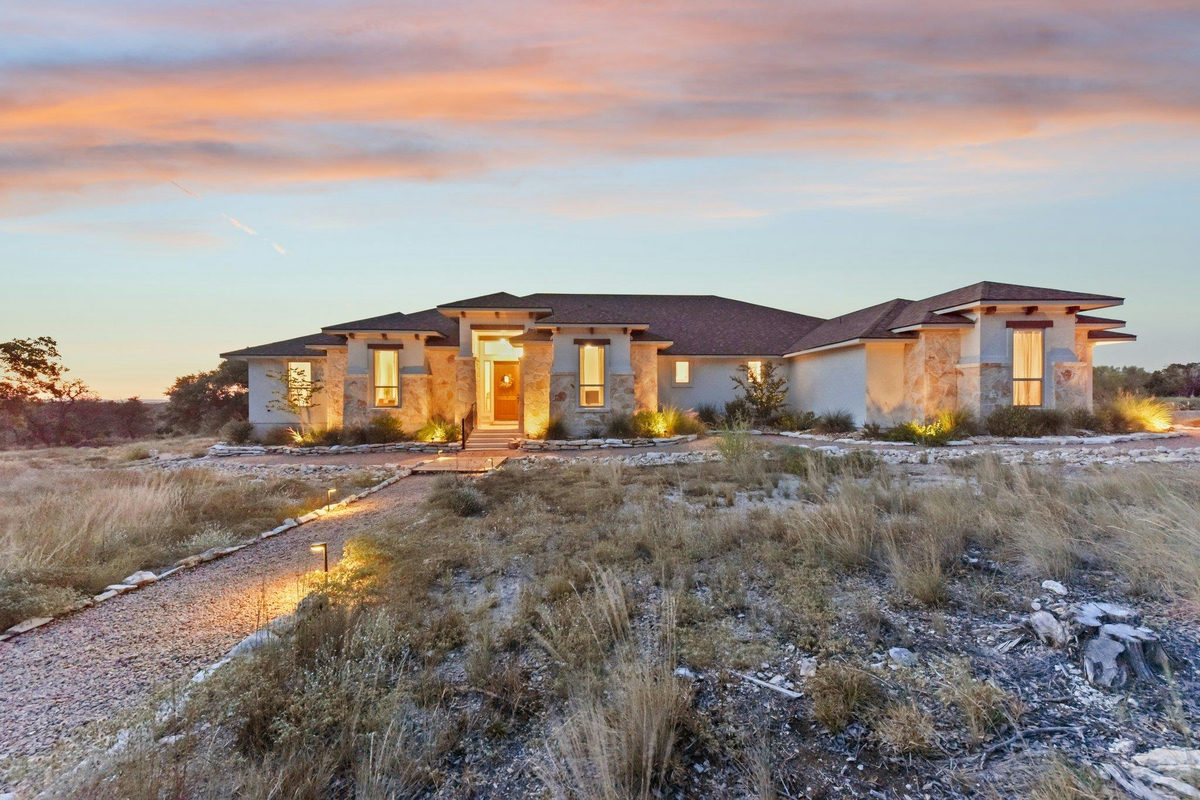100 W Leaning Madrone Dr — exterior