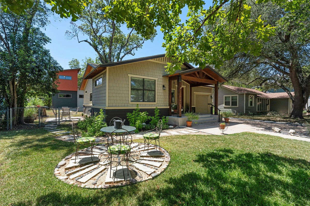 2709 Geraghty Ave — exterior