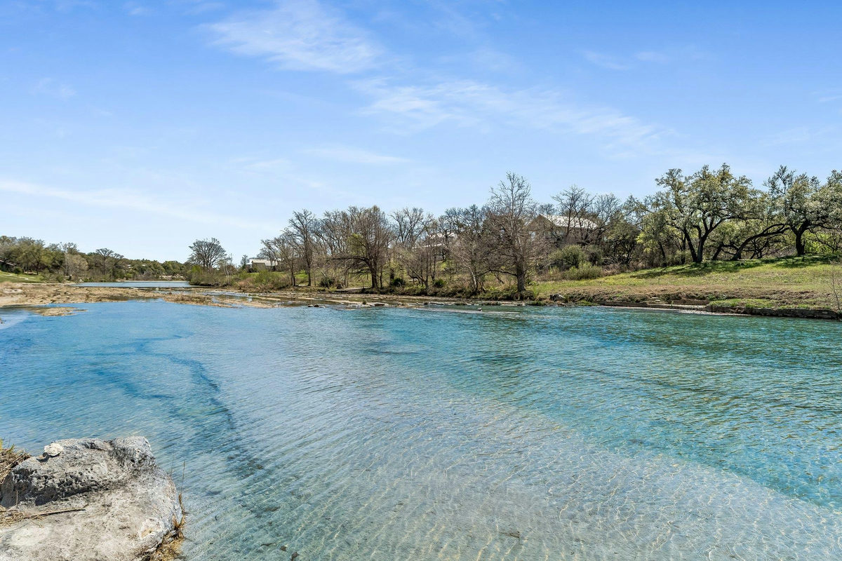 1600 Flite Acres Rd — exterior