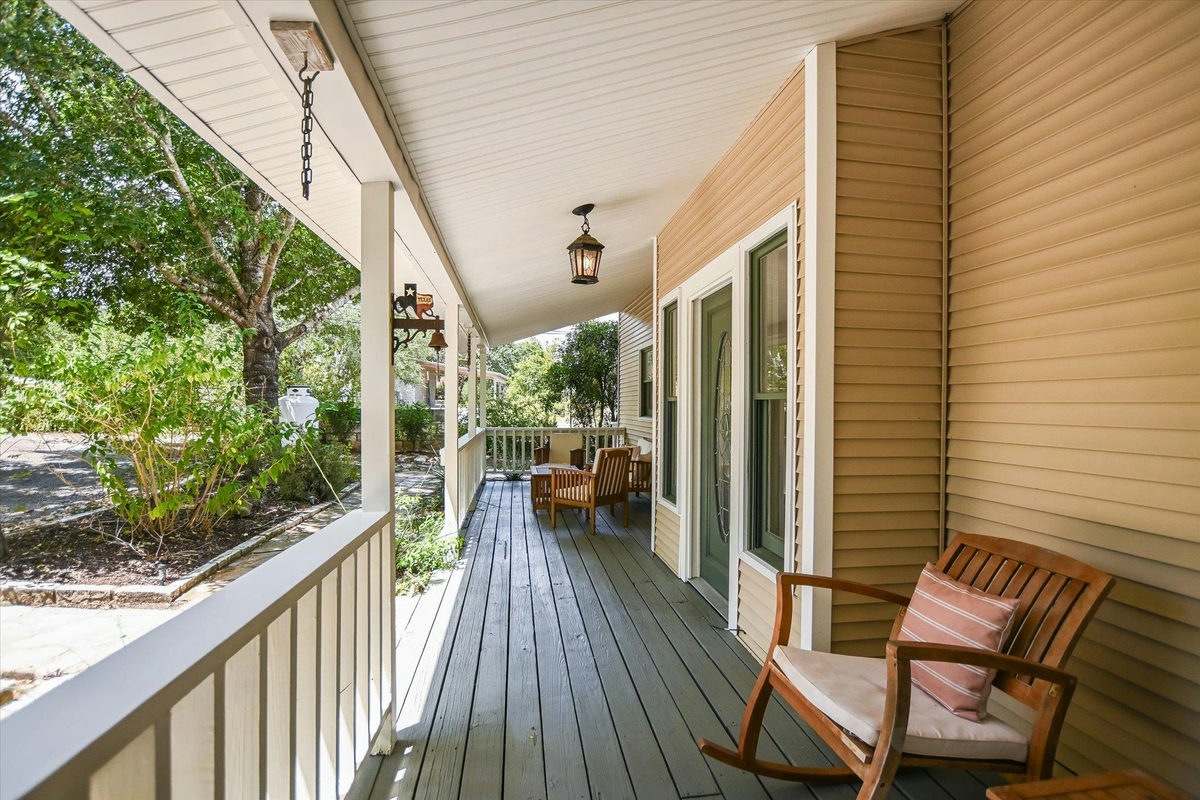 201 Sundown Ln — photo 2