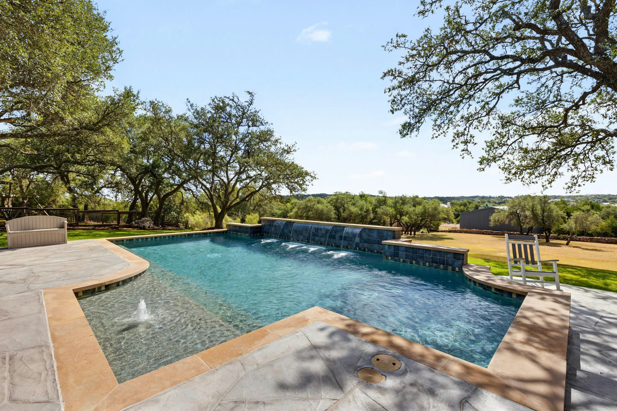 607 Bending Oak Dr — exterior