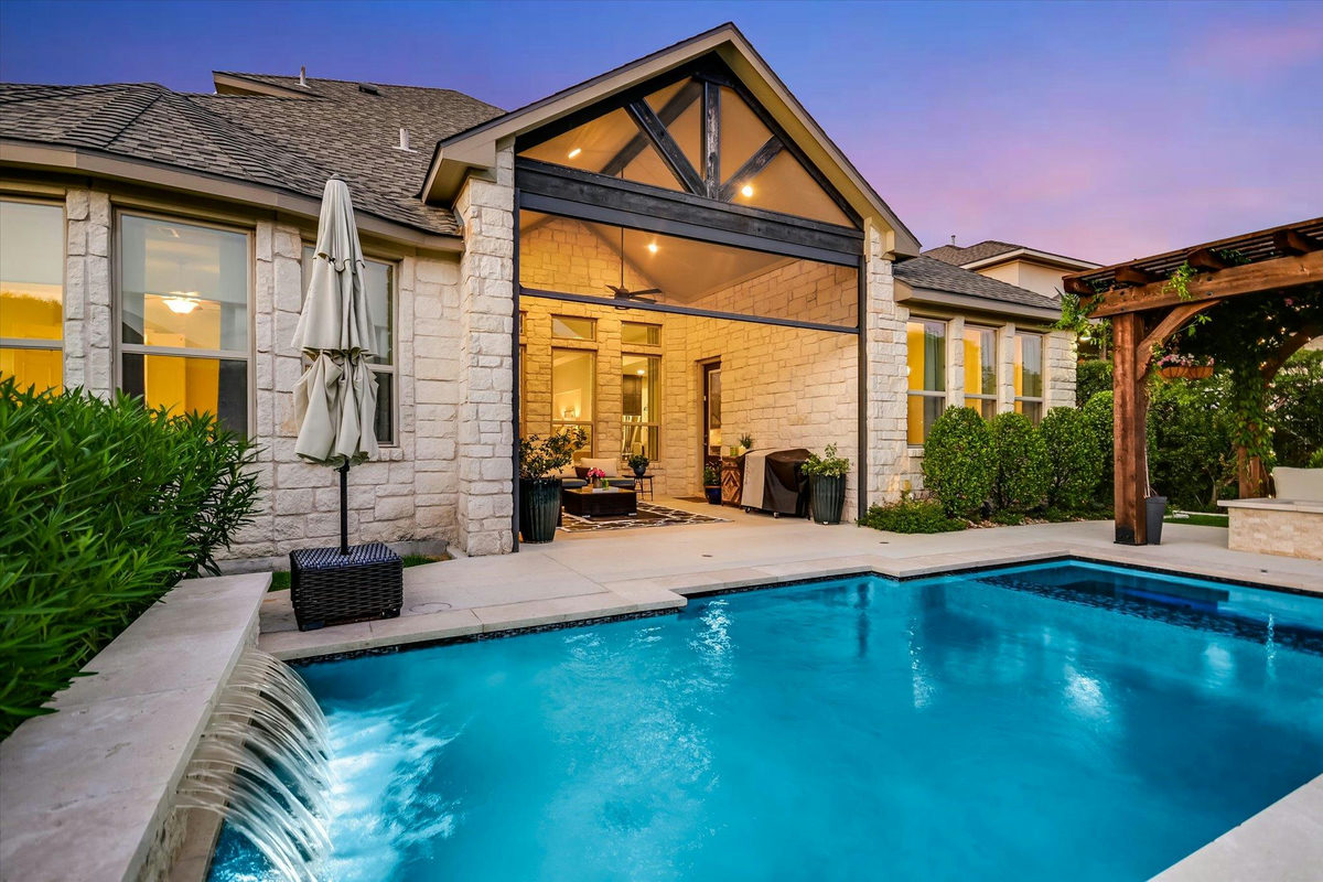2304 Belen Dr — exterior