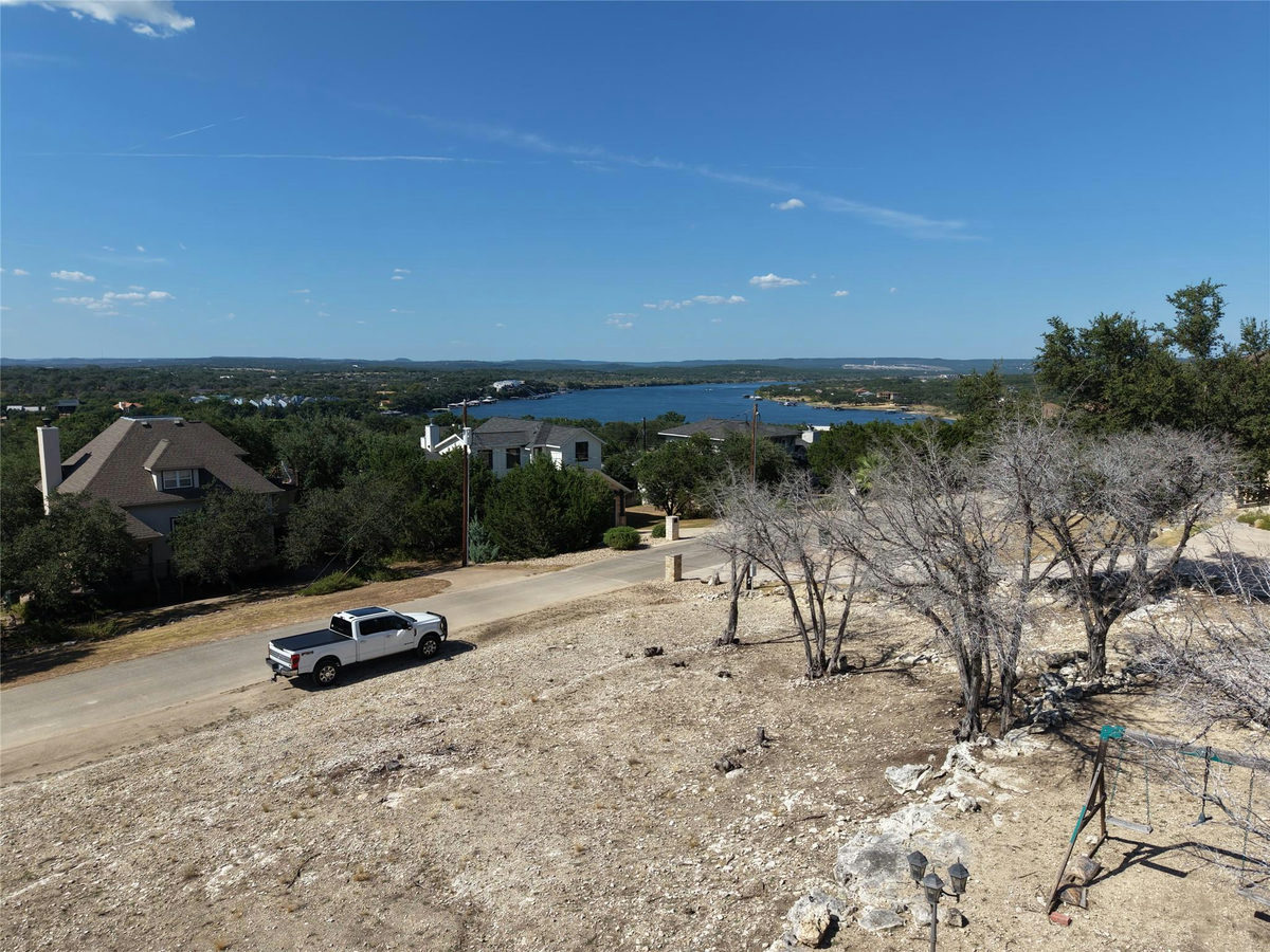403 Sinclair Dr — photo 2