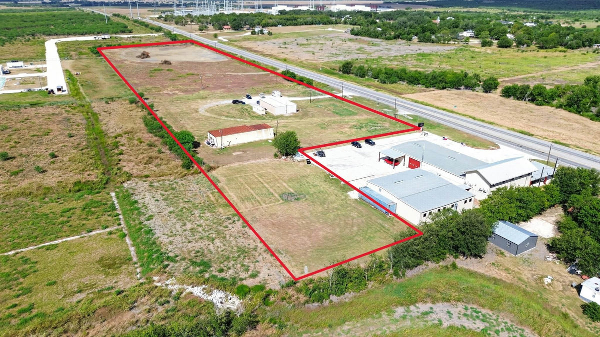 9675 Hwy 142 — exterior