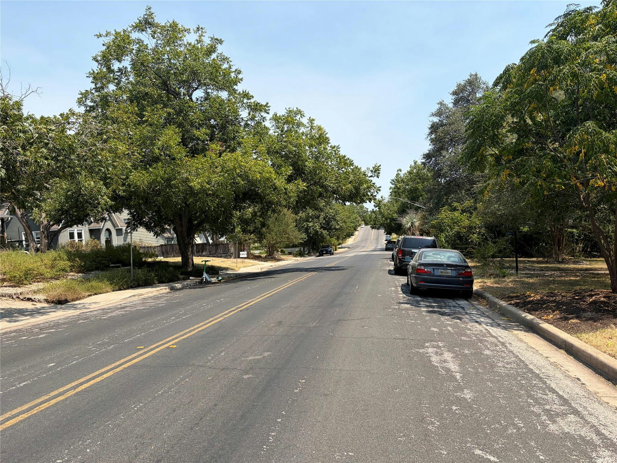 2008 Travis Heights Blvd — exterior