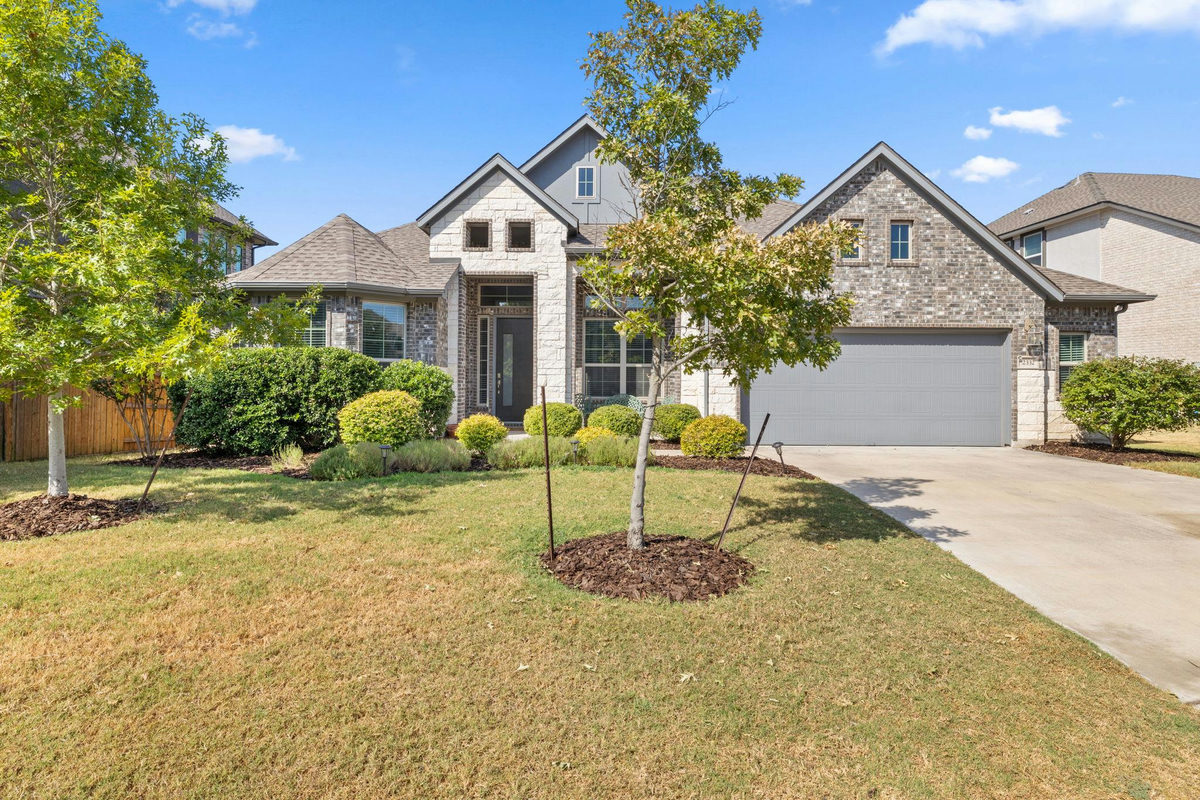 2332 Airport Dr — exterior