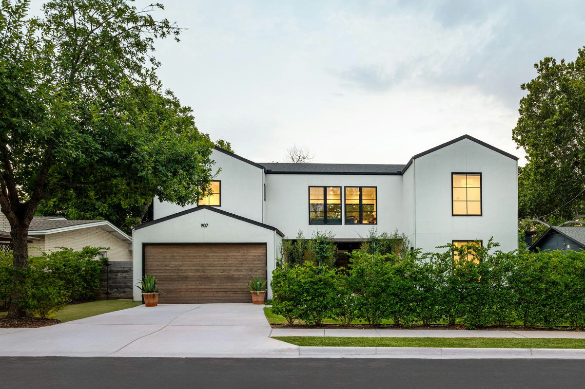907 Karen — photo 2