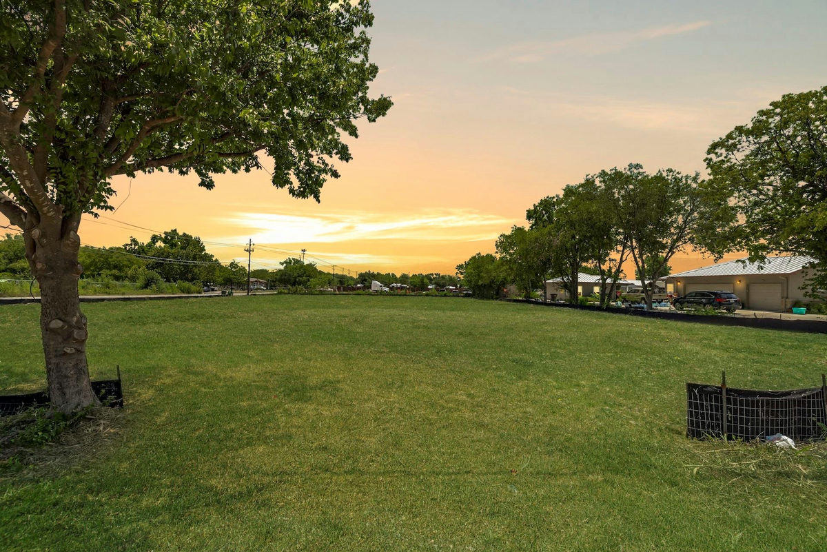 16409 Summit Dr — exterior