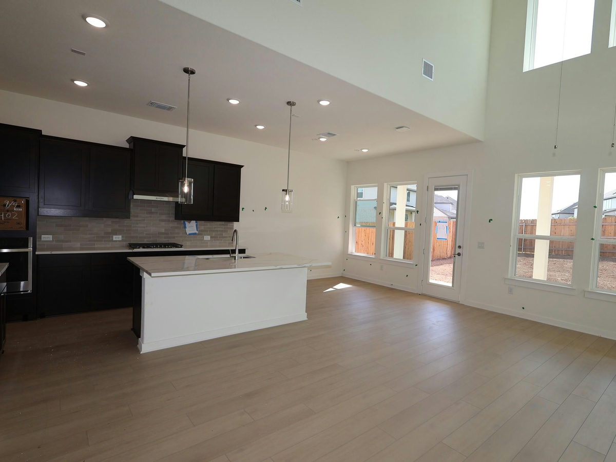 817 Purmela St — photo 4