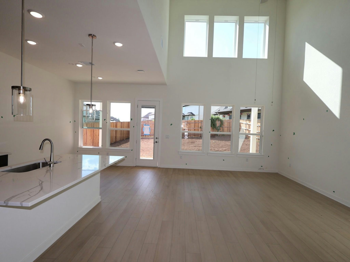 817 Purmela St — photo 2