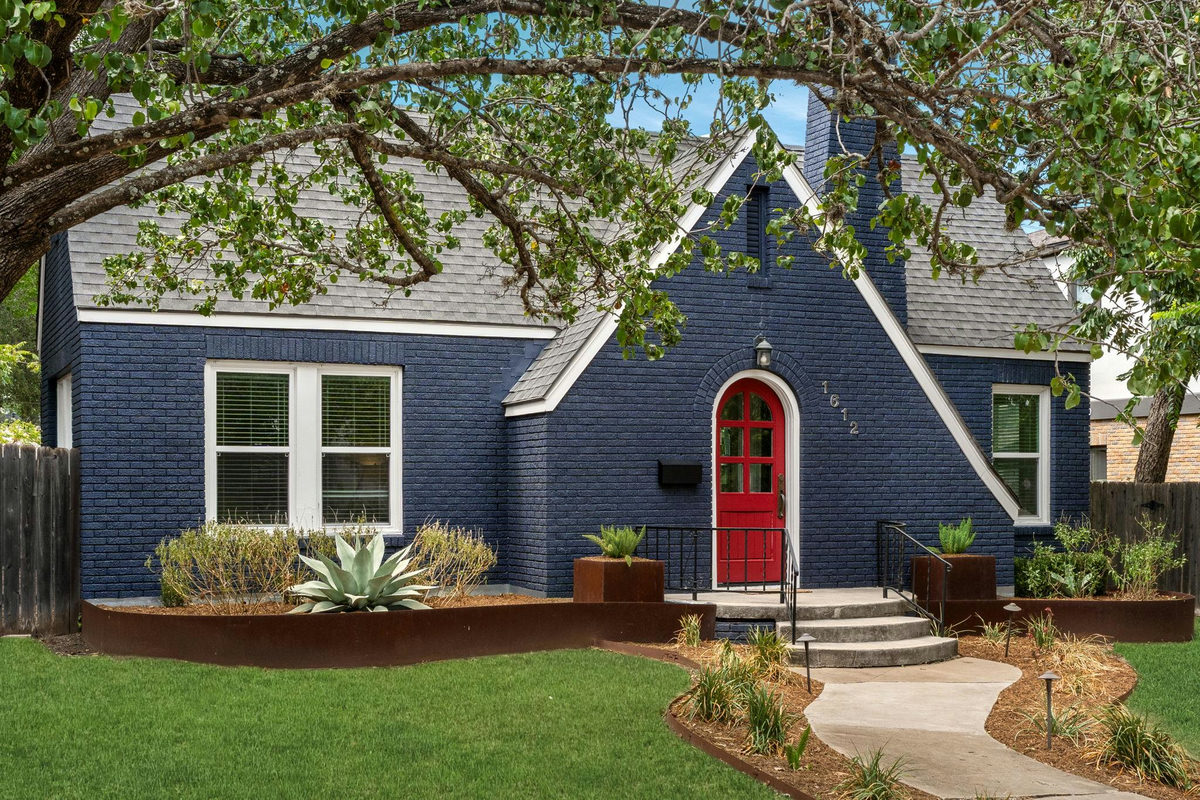 1612 Travis Heights Blvd — photo 2