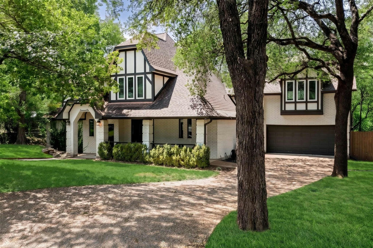 1910 Holly Hill Dr — photo 2