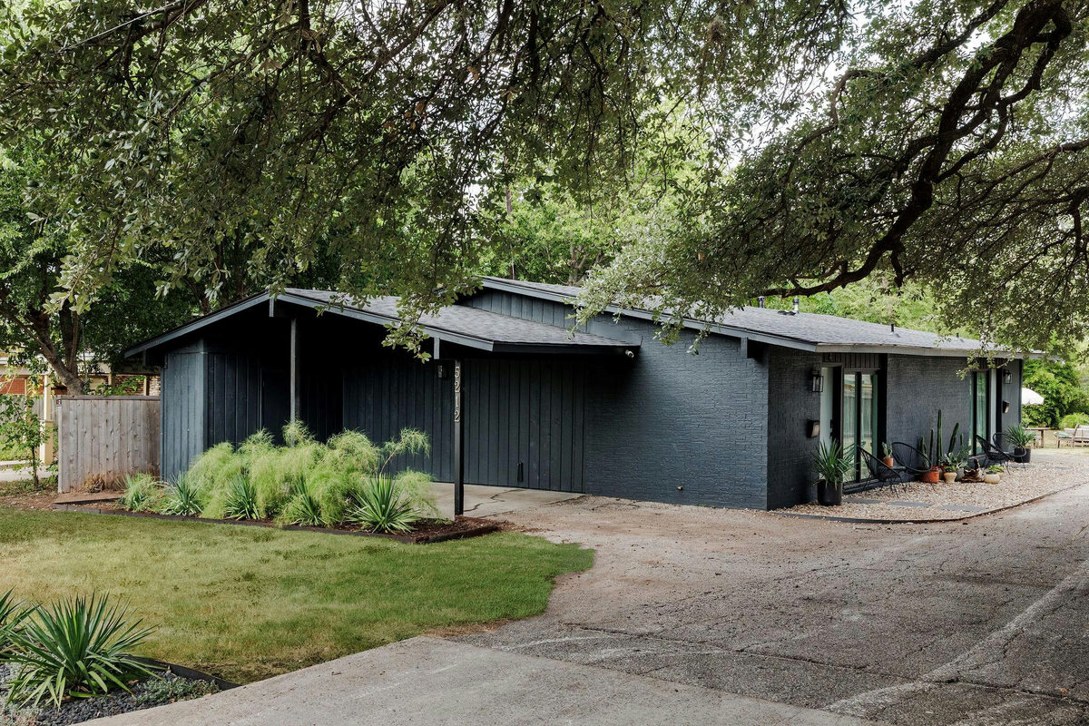 5212 Woodrow Ave — exterior